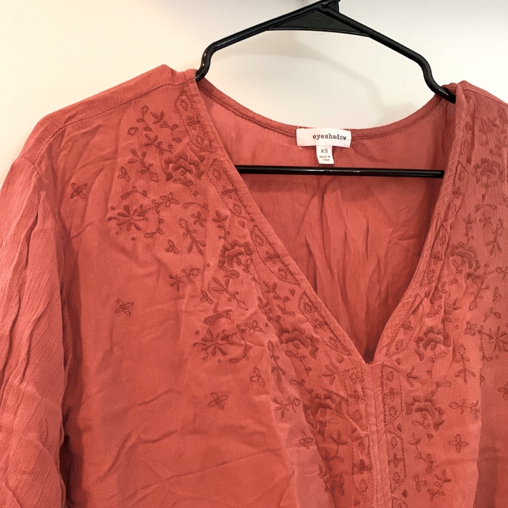 Eyeshadow Tie Front Crop Top